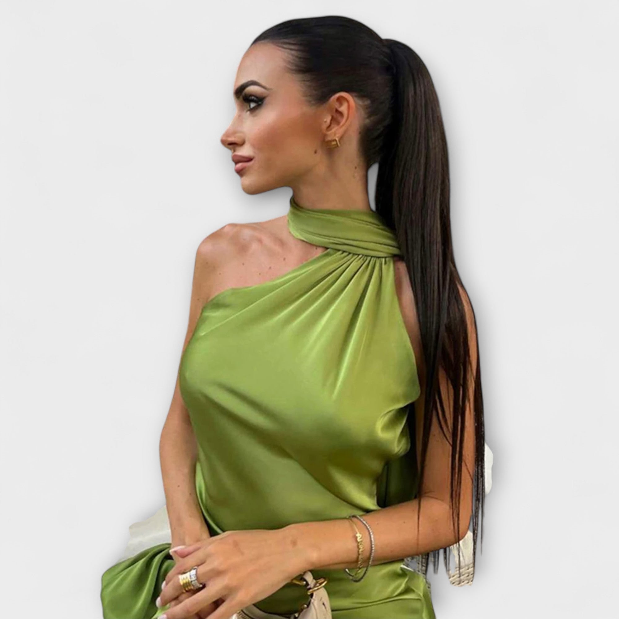 Vestido maxi elegante con hombros descubiertos y lazo al cuello