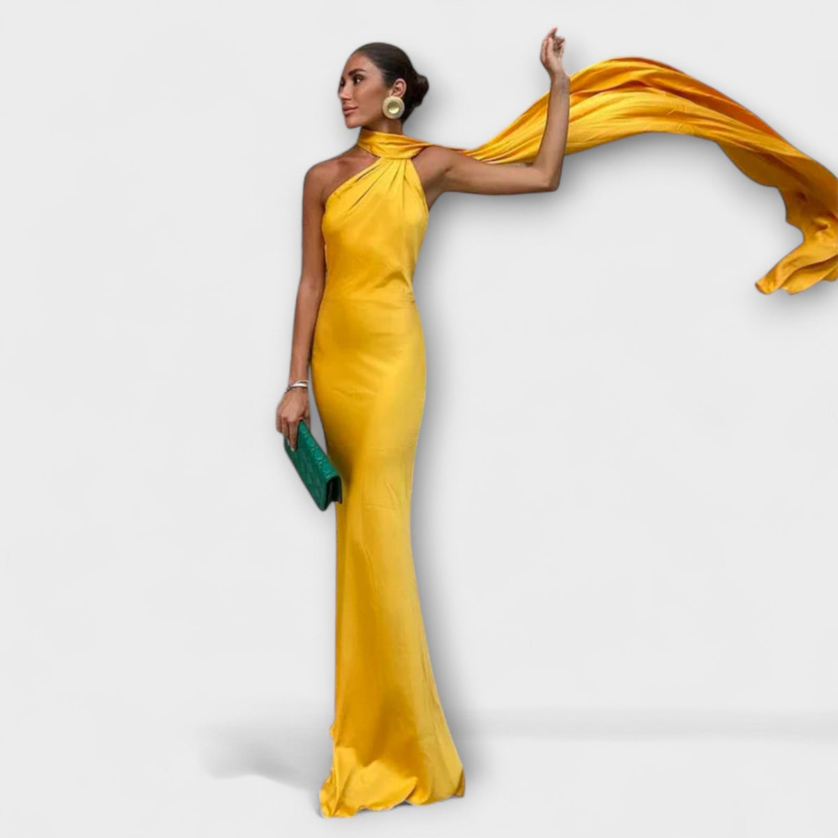 Vestido maxi elegante con hombros descubiertos y lazo al cuello